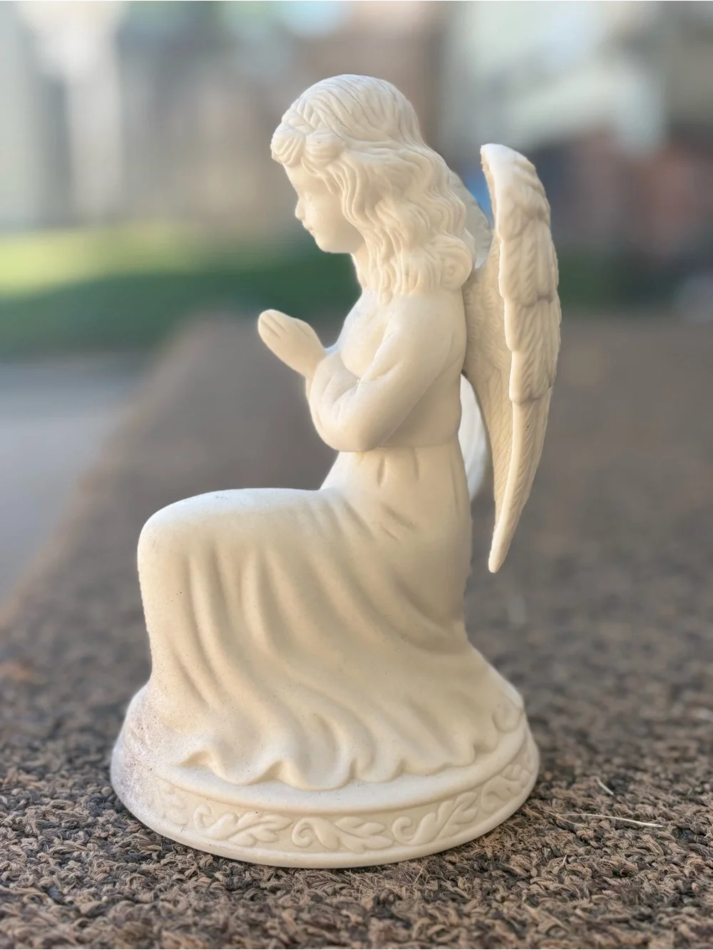 Cream Angel Figurine Set — Peaceful Kneeling Statues for Home Decor